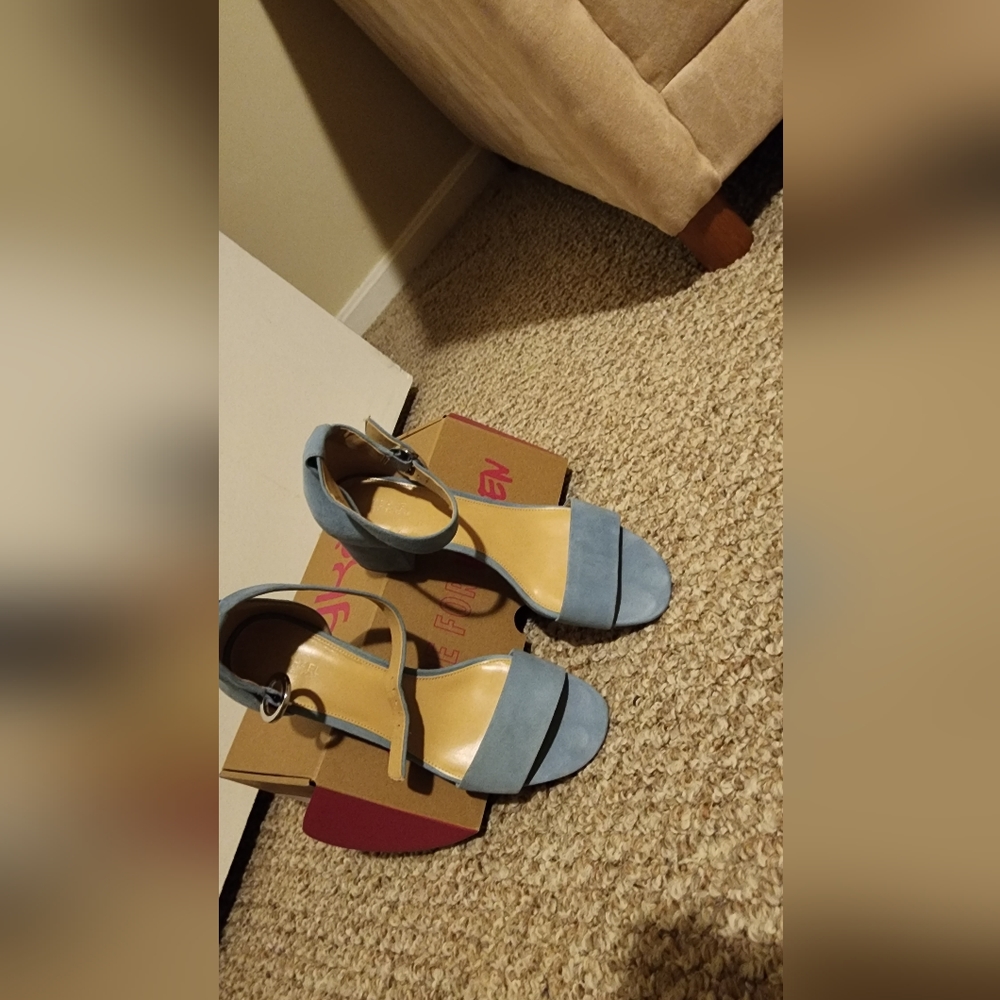 Womens power blue suede sandle with strape around anckle. Size 9 1-2